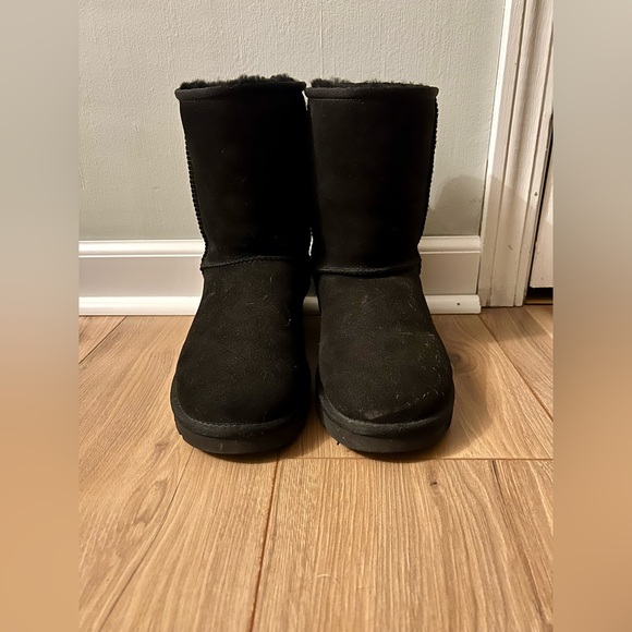 Ugg Women's Classic Short II - Picture 10 of 10